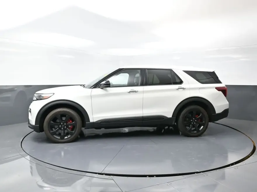 2021 Ford Explorer ST photo 1