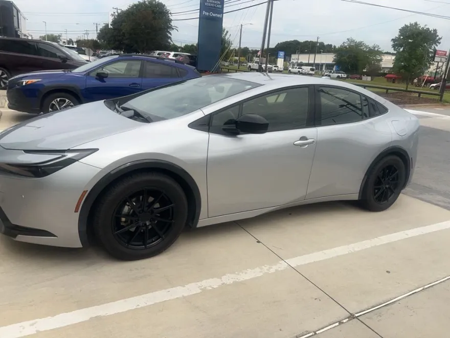 2023 Toyota Prius XLE photo 1