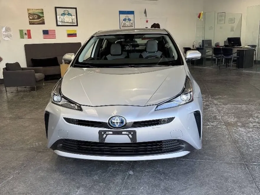 2022 Toyota Prius LE photo 1