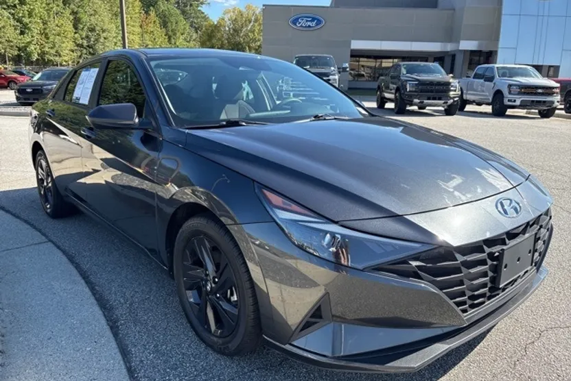2021 Hyundai Elantra SEL photo 1