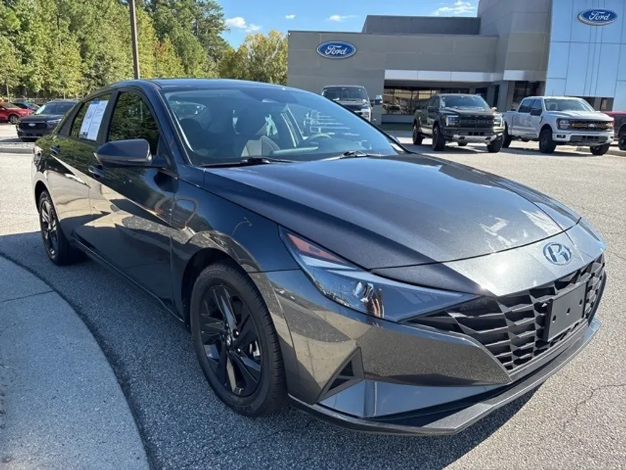 2021 Hyundai Elantra SEL photo 1