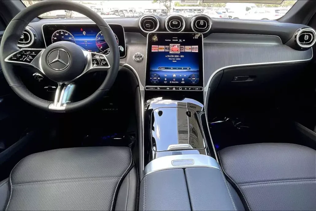 2025 Mercedes Benz GLC 300 photo 1