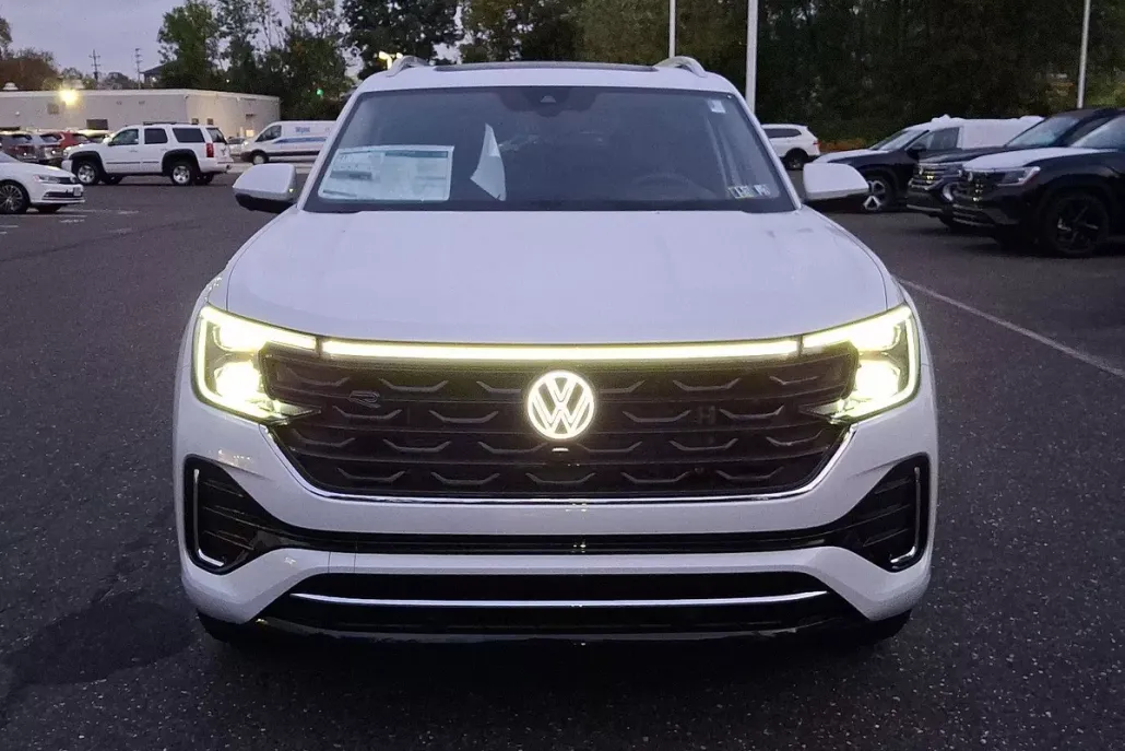 2026 Volkswagen Atlas SEL Premium R-Line photo 1