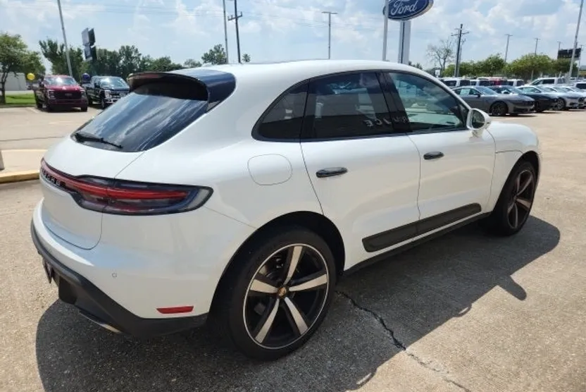 2024 Porsche Macan Base photo 1