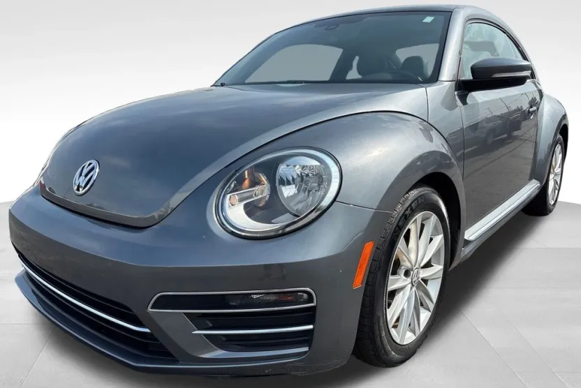 2019 Volkswagen Beetle SE photo 1