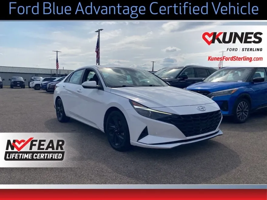 2023 Hyundai Elantra SEL photo 1