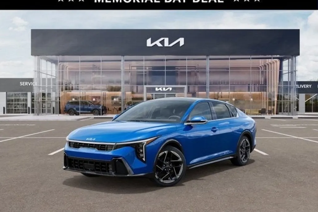 2025 Kia K4 GT-Line photo 1