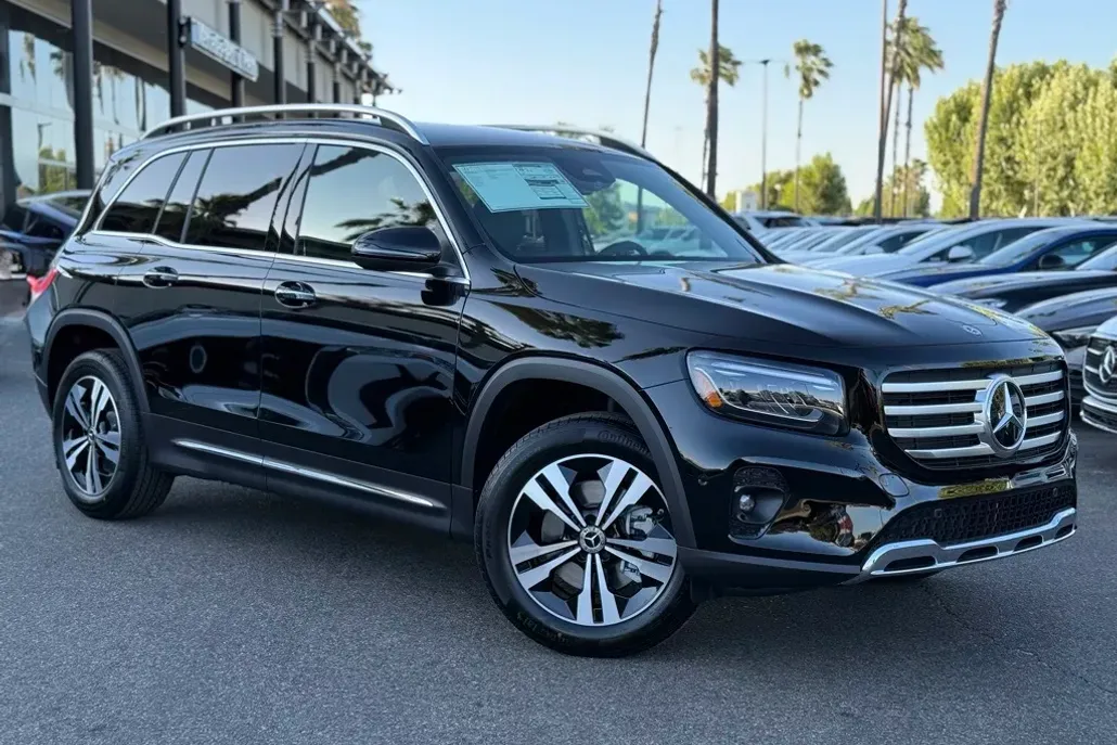 2025 Mercedes Benz GLB 250 photo 1