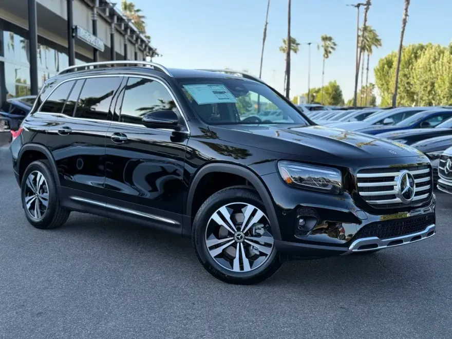 2025 Mercedes Benz GLB 250 photo 1