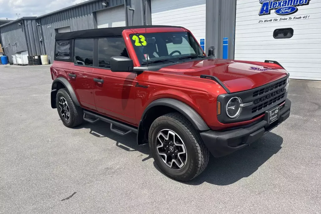 2023 Ford Bronco Base photo 1