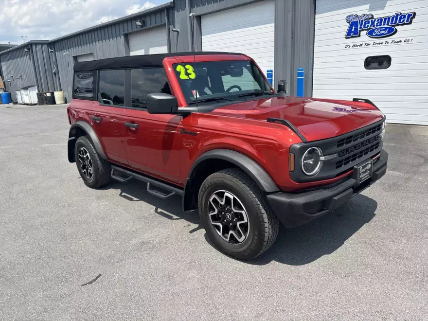 2023 Ford Bronco Base photo 1