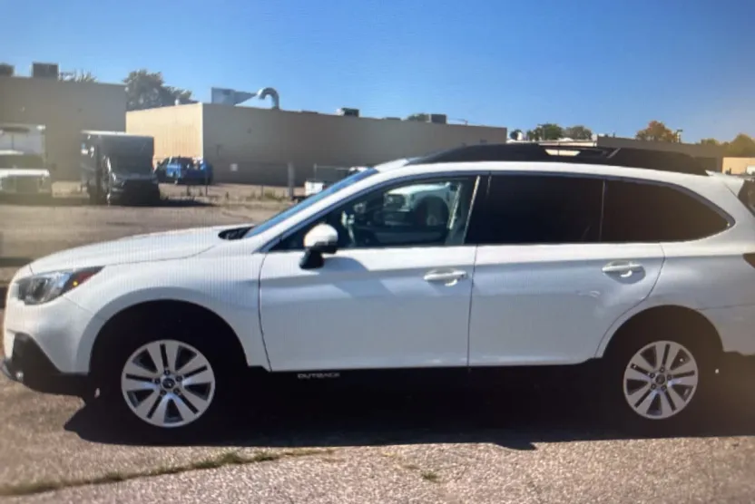 2019 Subaru Outback Premium photo 1