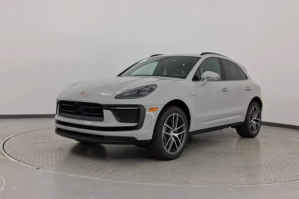 2025 Porsche Macan T photo 1