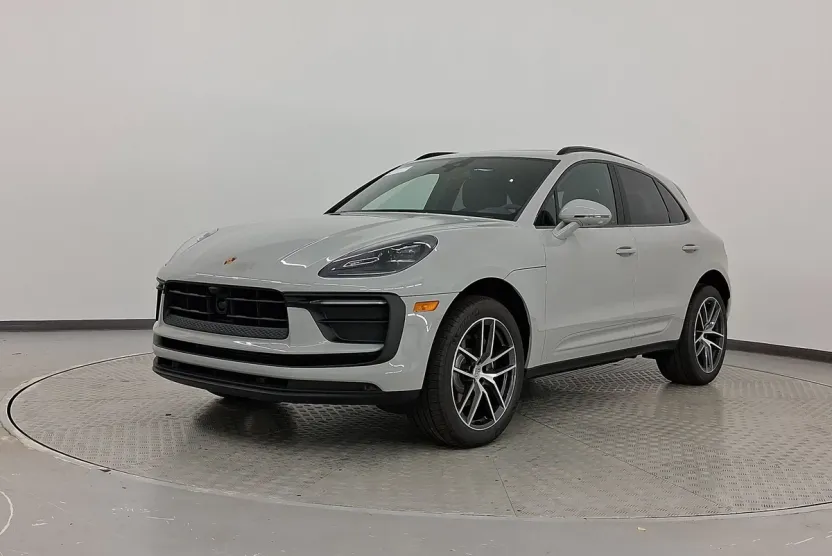 2025 Porsche Macan T photo 1