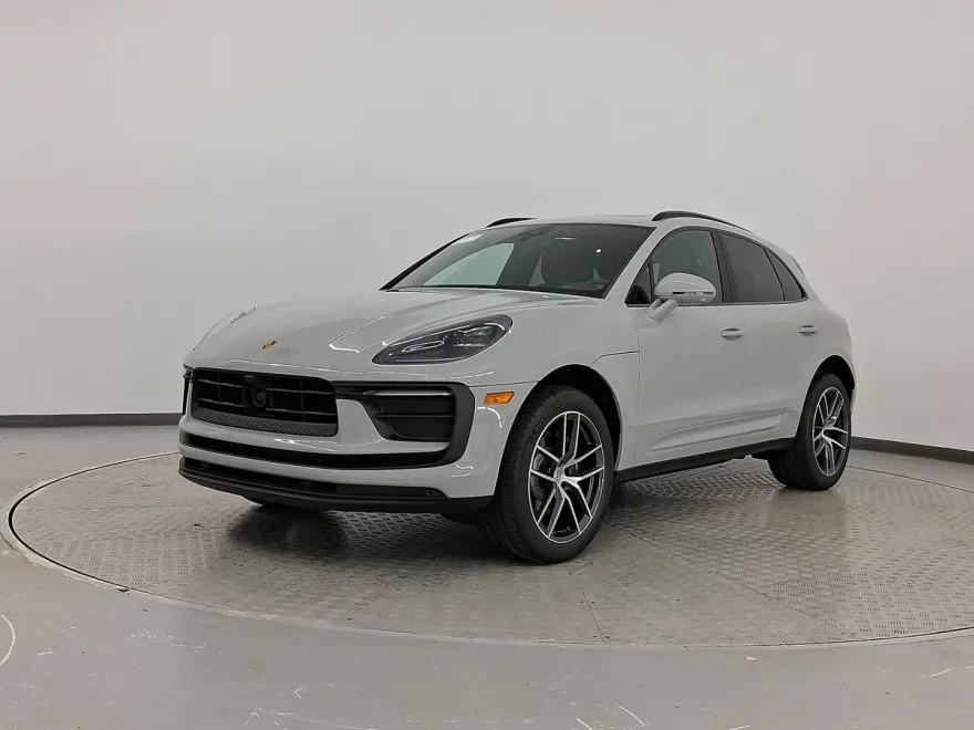 2025 Porsche Macan T photo 1