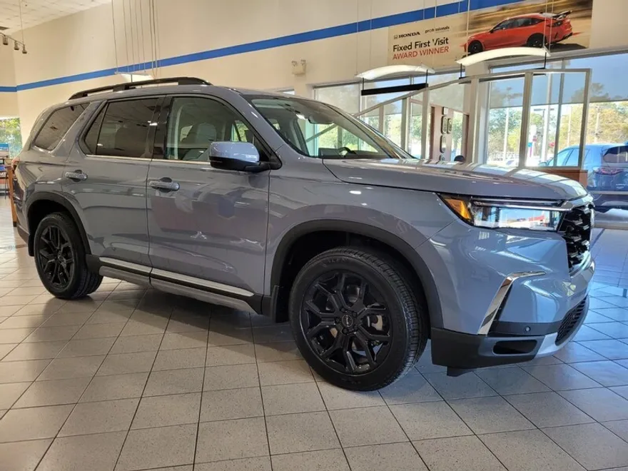 2025 Honda Pilot Touring photo 1