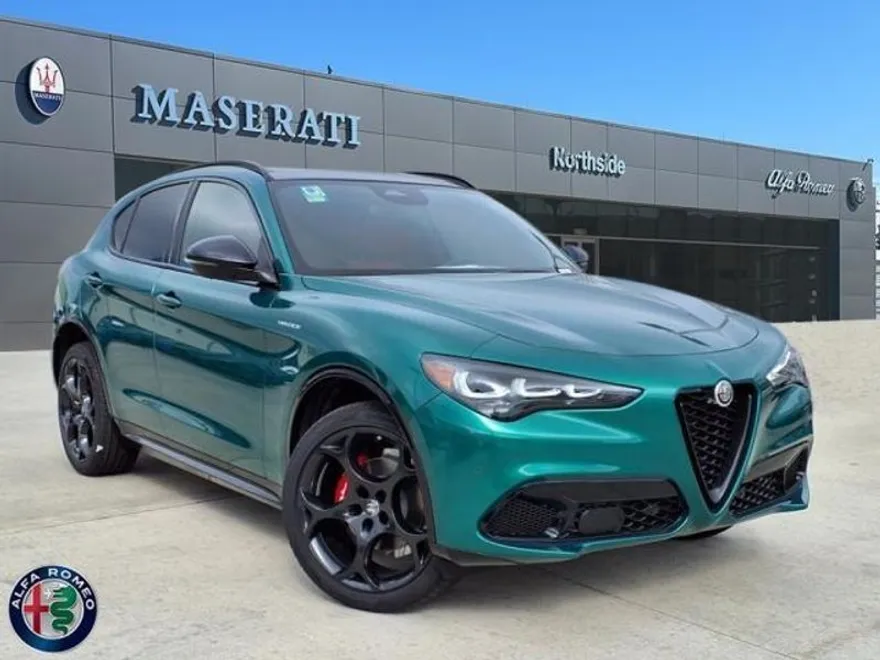 2025 Alfa Romeo Stelvio photo 1