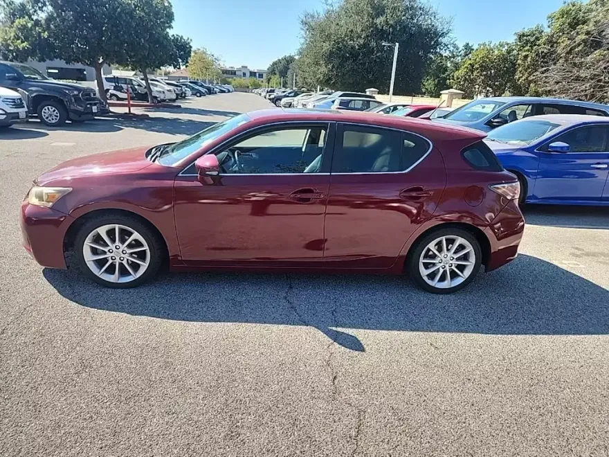 2011 Lexus CT 200h photo 1
