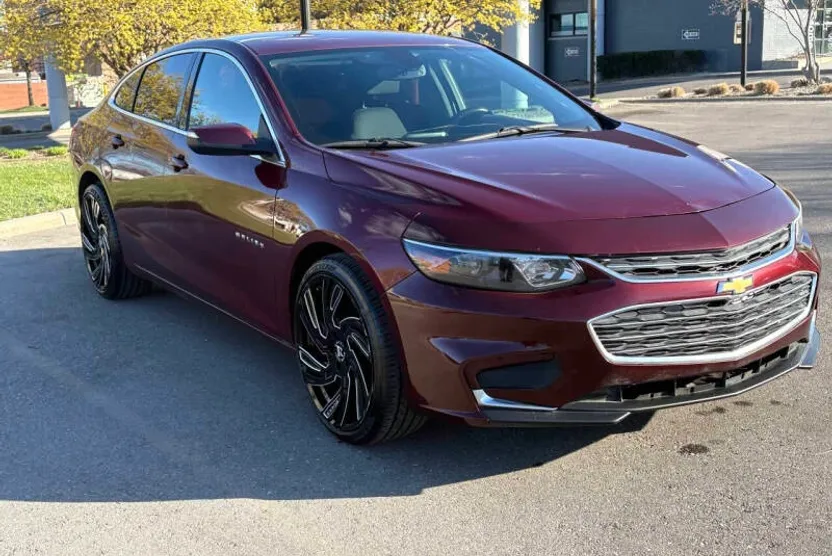 2016 Chevrolet Malibu 1LT photo 1