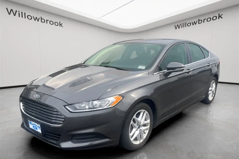 2016 Ford Fusion SE photo 1