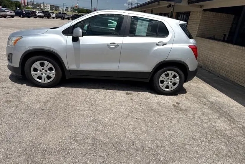 2016 Chevrolet Trax LS photo 1