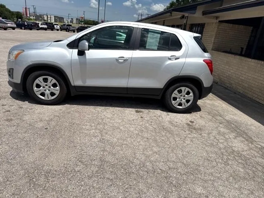 2016 Chevrolet Trax LS photo 1