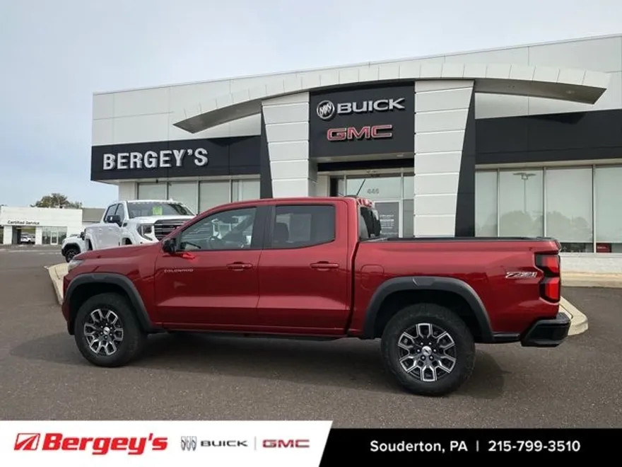 2024 Chevrolet Colorado Z71 photo 1