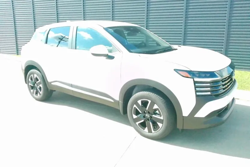 2025 Nissan Kicks SV photo 1
