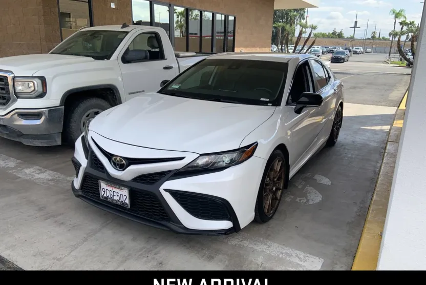 2023 Toyota Camry SE photo 1