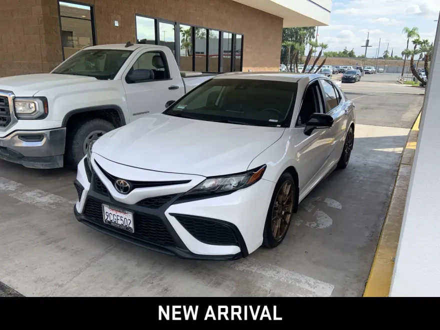 2023 Toyota Camry SE photo 1