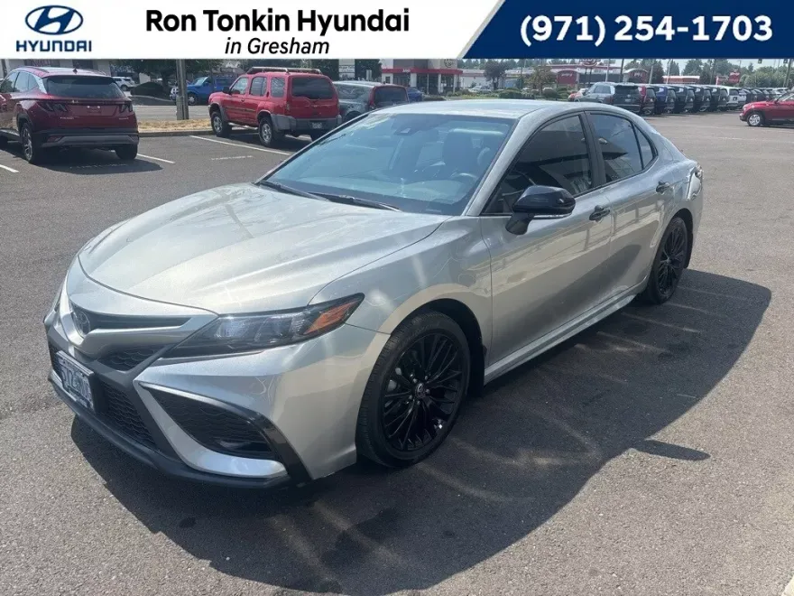 2022 Toyota Camry Hybrid SE photo 1