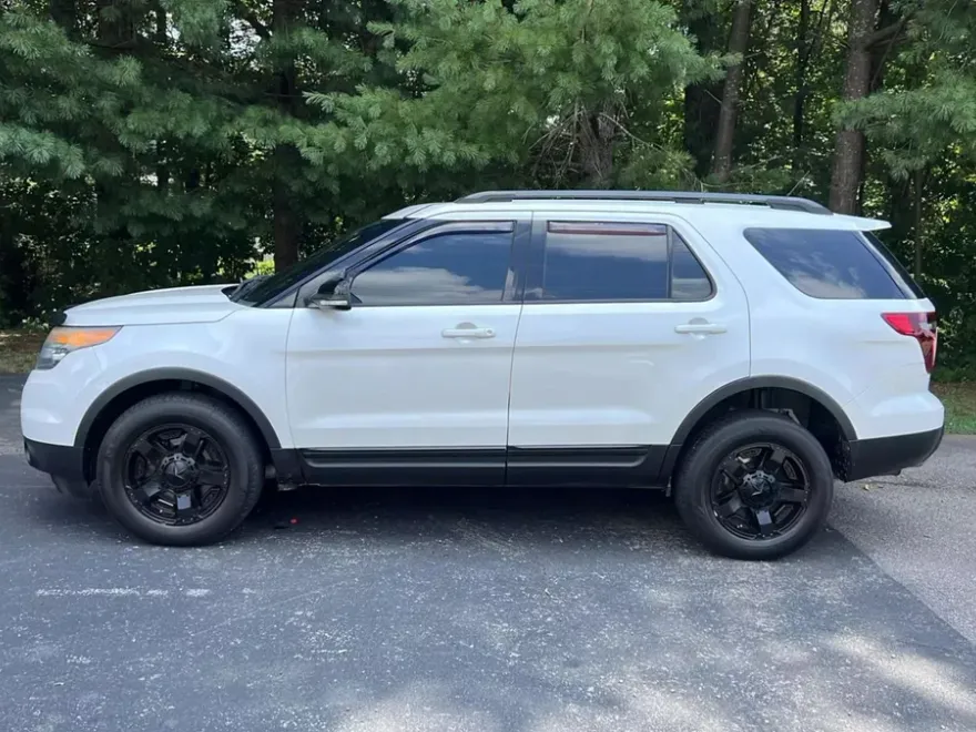 2015 Ford Explorer Sport photo 1