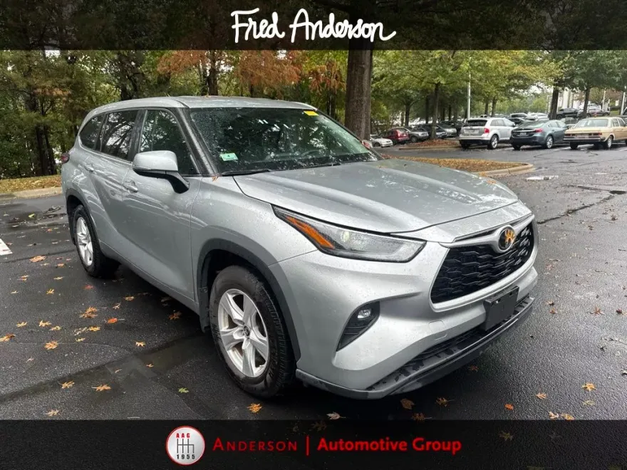2024 Toyota Highlander LE photo 1