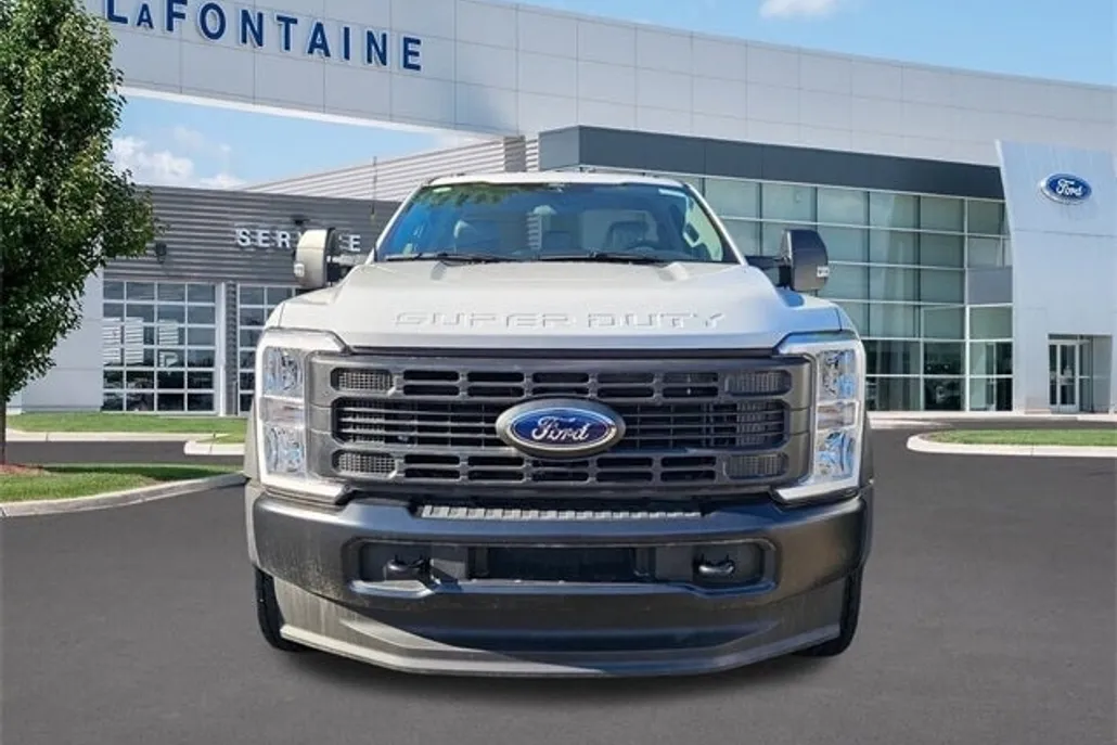 2024 Ford F-600 photo 1