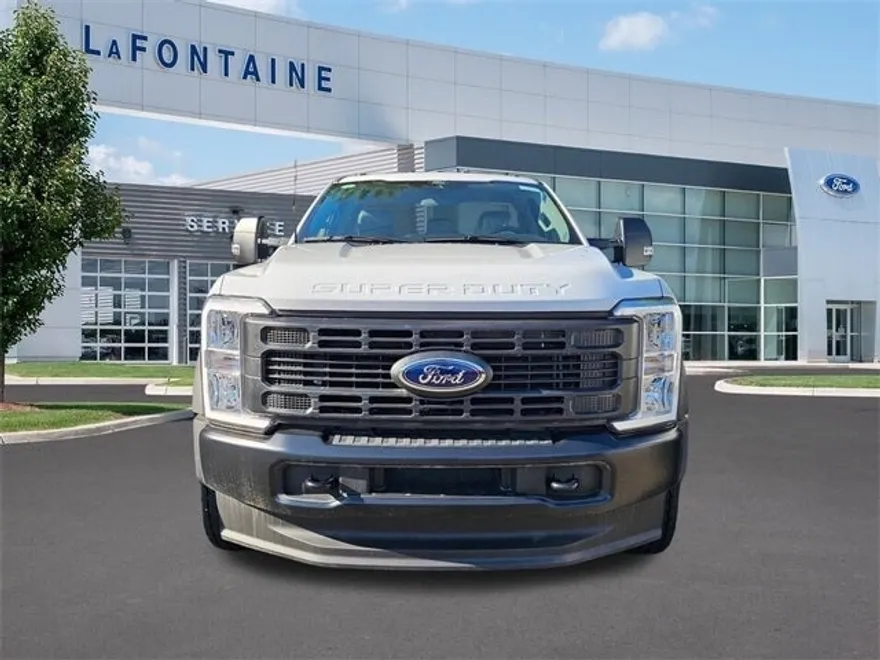 2024 Ford F-600 photo 1