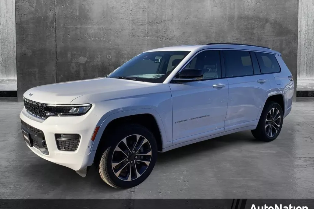 2025 Jeep Grand Cherokee Overland photo 1