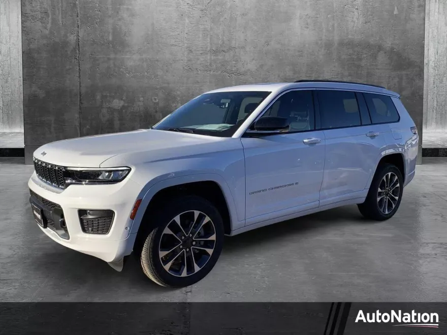 2025 Jeep Grand Cherokee Overland photo 1