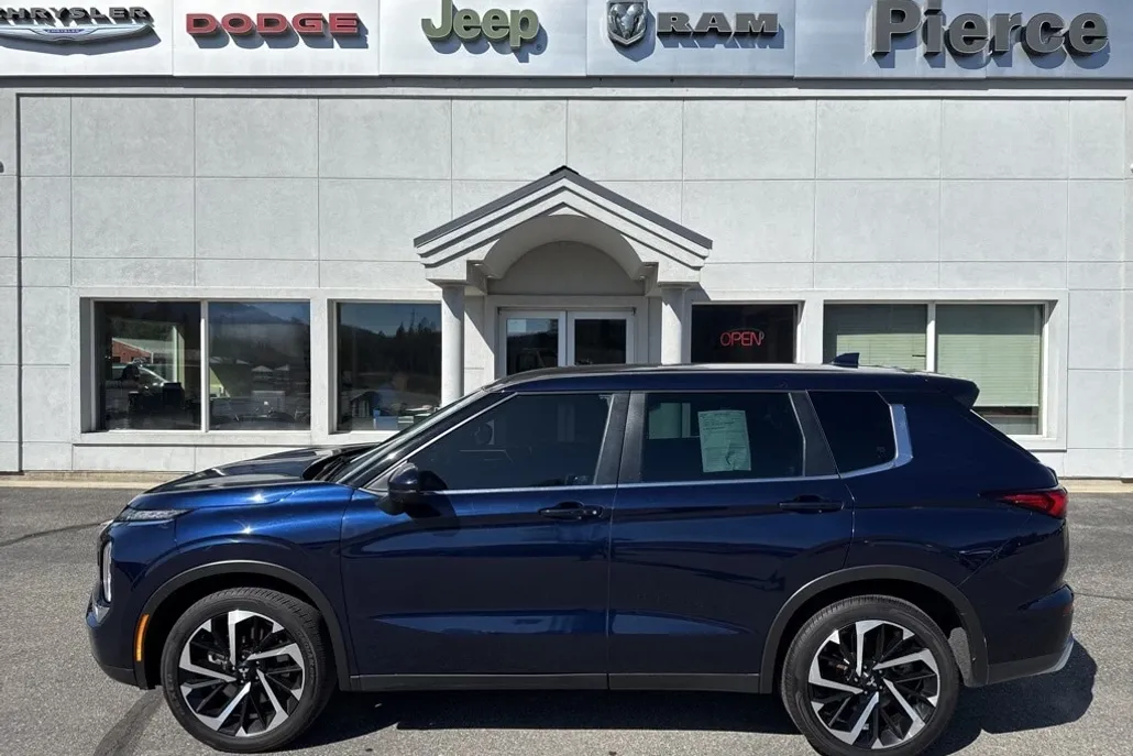 2022 Mitsubishi Outlander SE photo 1
