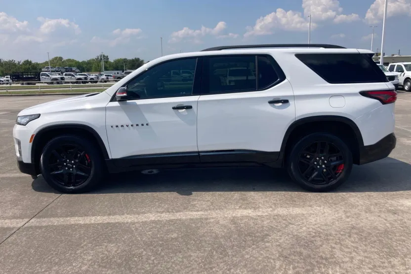 2023 Chevrolet Traverse Premier photo 1