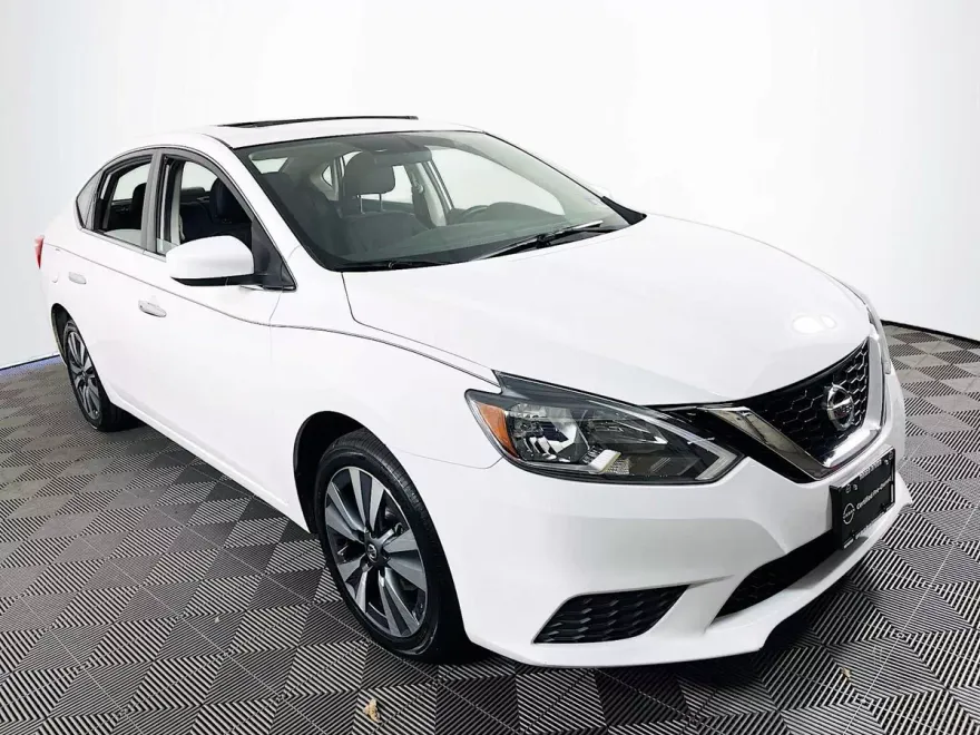 2019 Nissan Sentra SV photo 1
