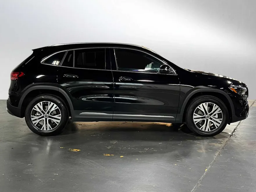 2025 Mercedes Benz GLA 250 4MATIC photo 1