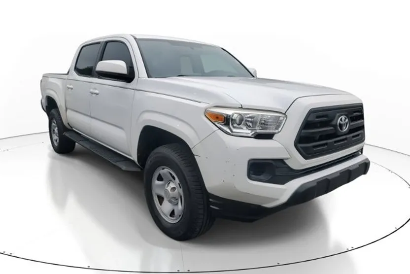 2017 Toyota Tacoma SR5 photo 1