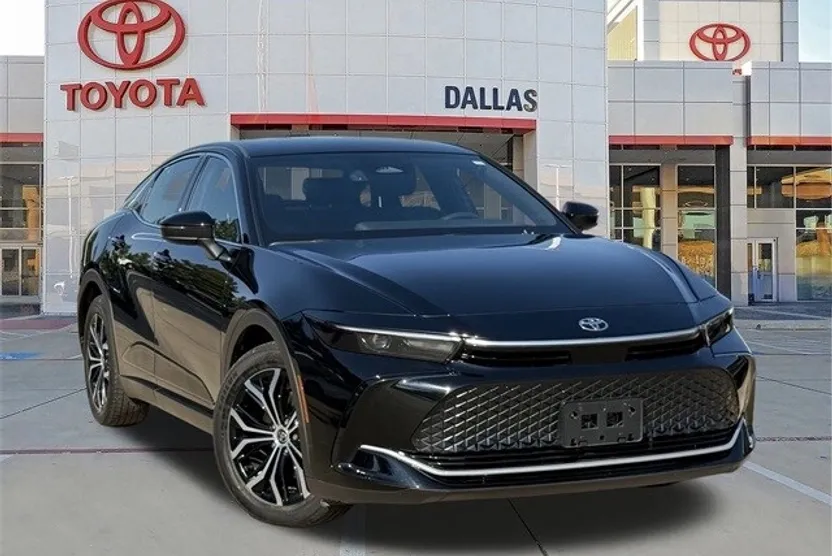 2023 Toyota Crown XLE photo 1