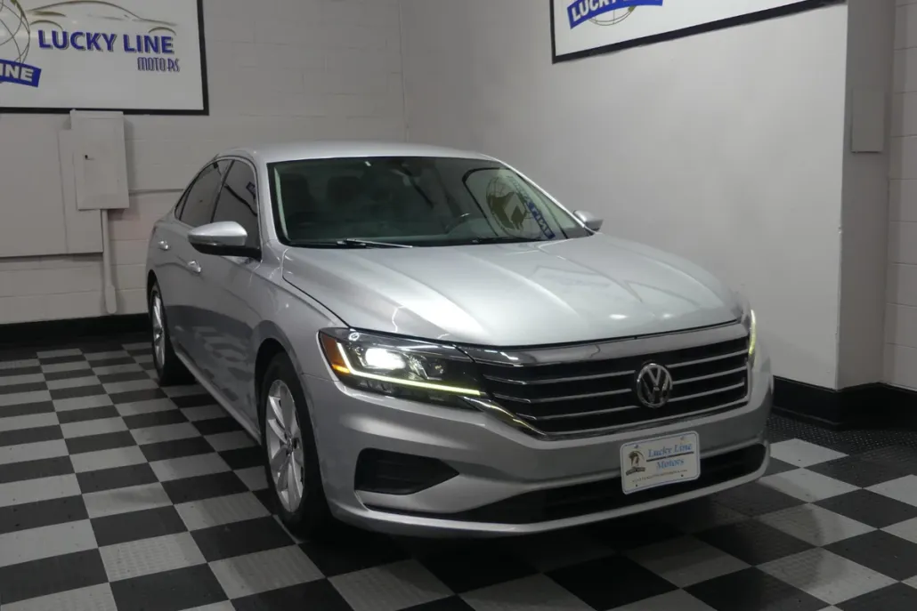 2020 Volkswagen Passat SE photo 1