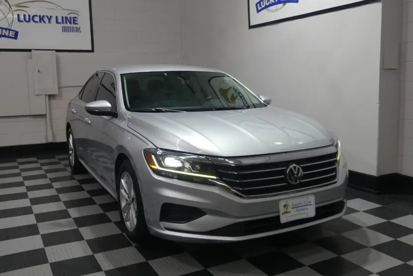 2020 Volkswagen Passat SE photo 1