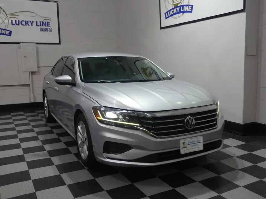 2020 Volkswagen Passat SE photo 1