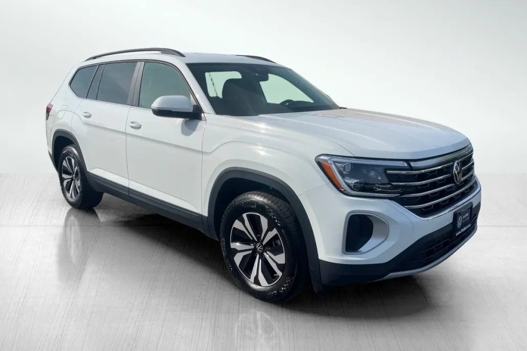 2024 Volkswagen Atlas SE photo 1