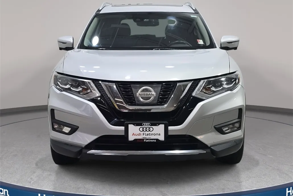 2017 Nissan Rogue SL photo 1