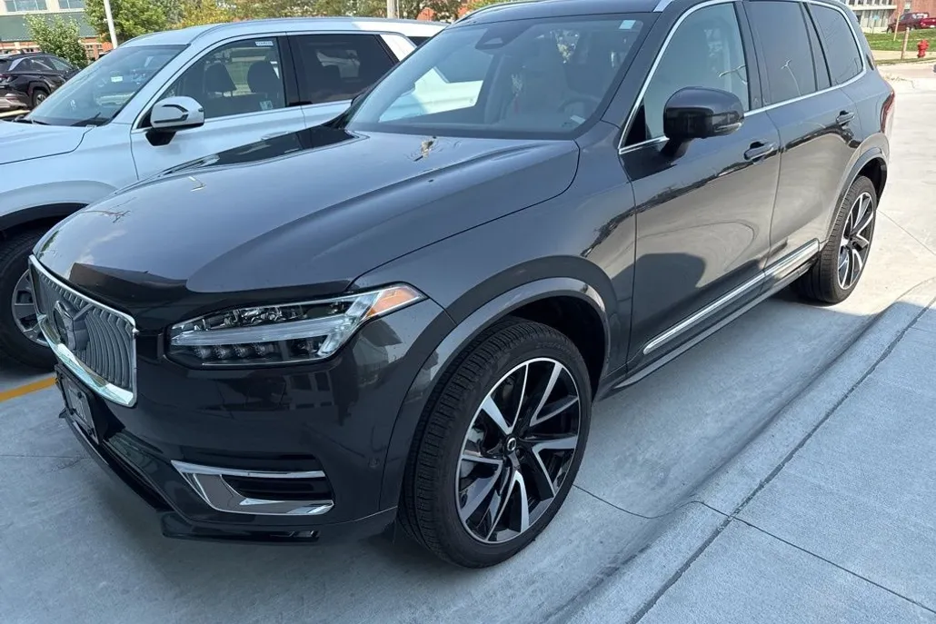 2024 Volvo XC90 Plus photo 1