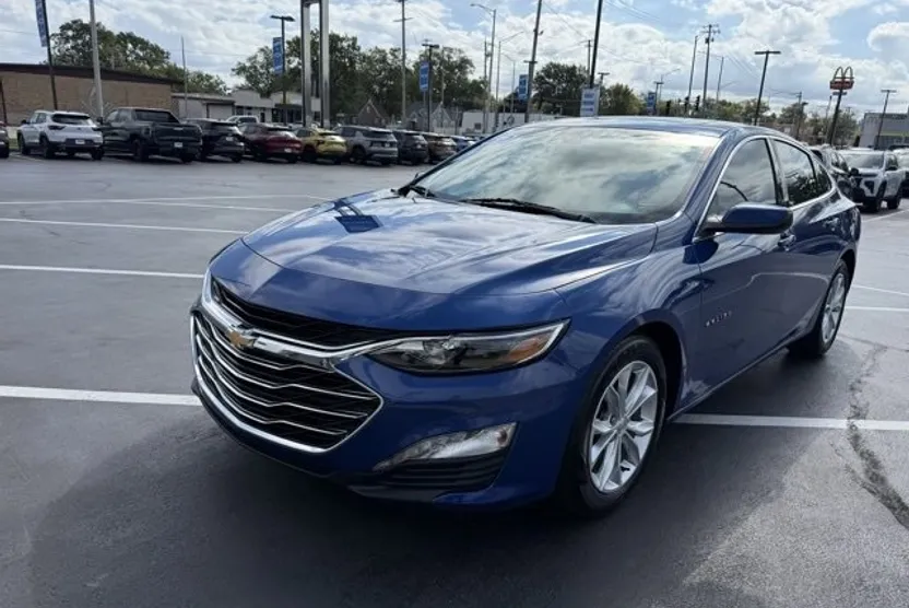 2023 Chevrolet Malibu 1LT photo 1